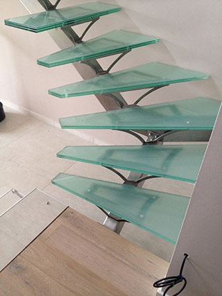 Grosbliederstroff escalier limon central design et moderne