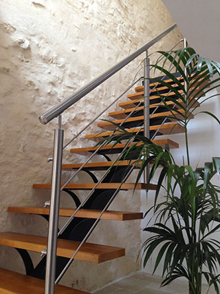 Thionville escalier limon central design et moderne